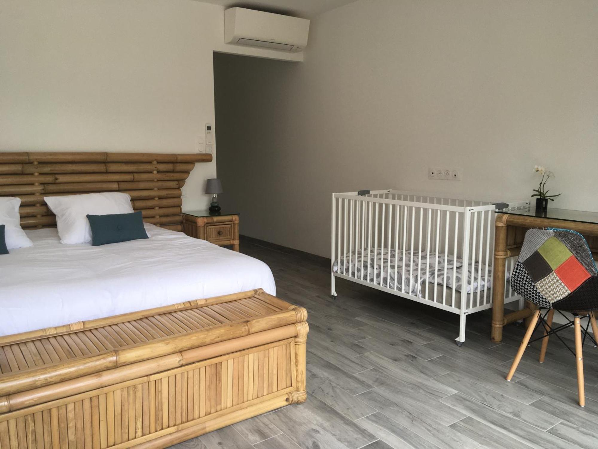 Domaine Des Bois Argentes Bed and Breakfast Saugirard Rum bild