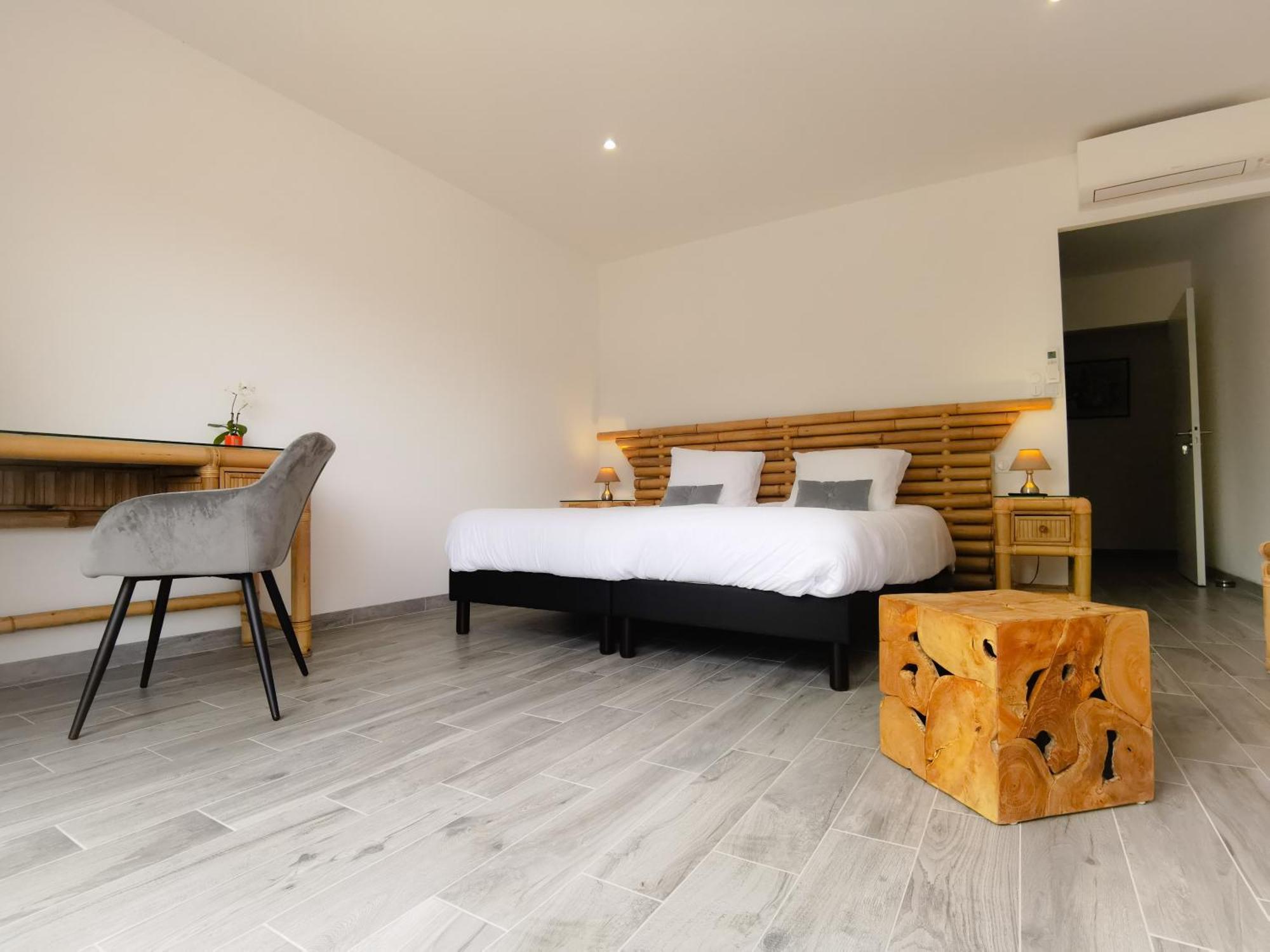 Domaine Des Bois Argentes Bed and Breakfast Saugirard Rum bild
